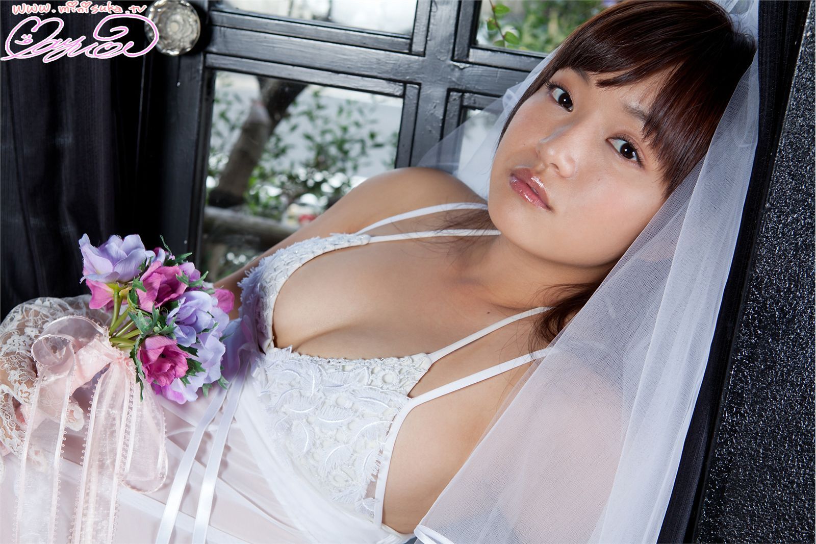 [Minisuka.tv] 山中真由美 Mayumi Yamanaka 沙发上的婚纱